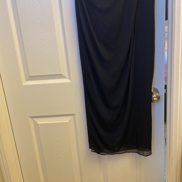 Formal and Elegant Dress Size 10 - Picture 13 of 14